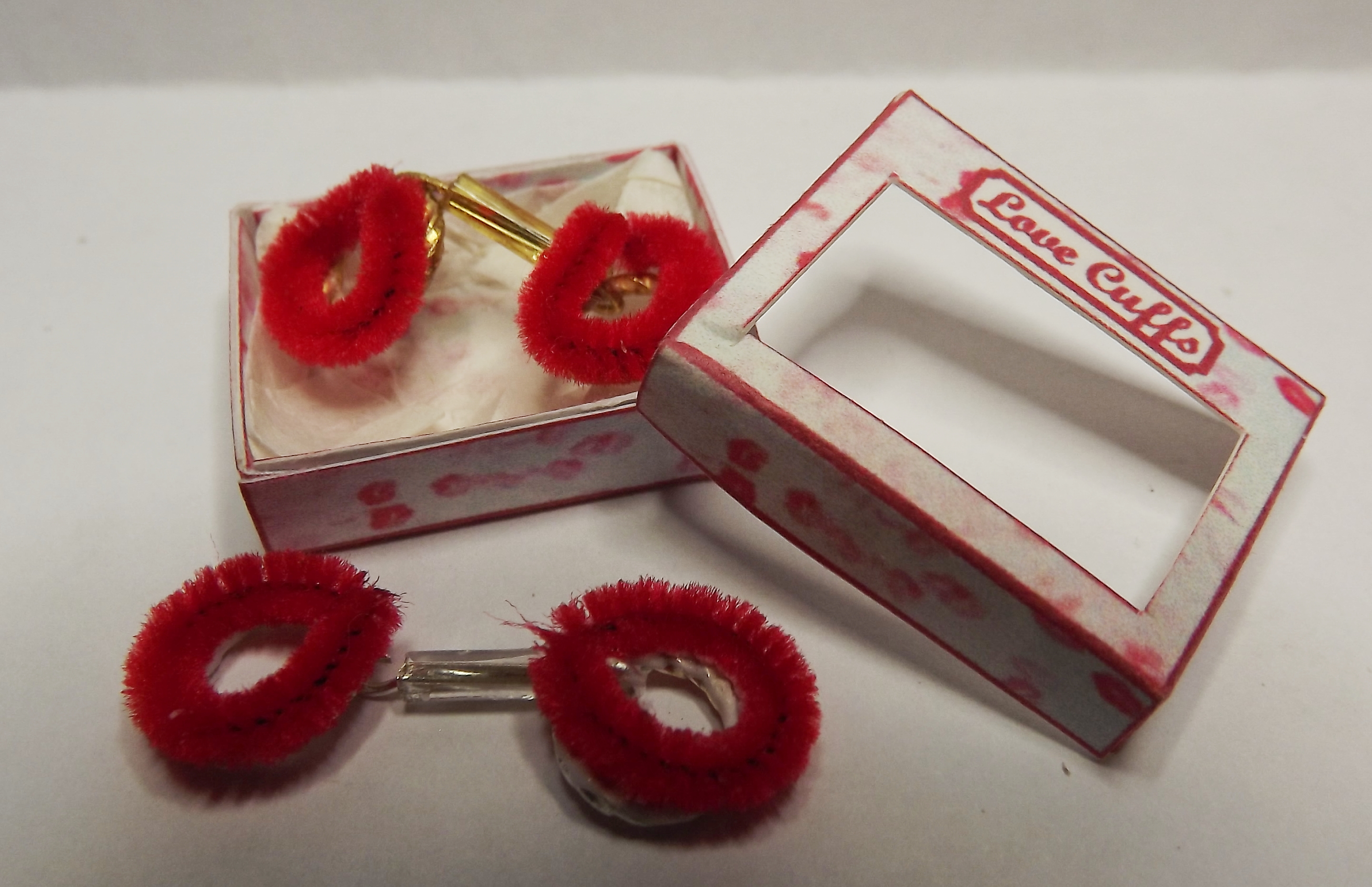 DOLLS HOUSE VALENTINES LOVE CUFFS KIT 3 DOLLS HOUSE VALENTINES LOVE CUFFS KIT 3